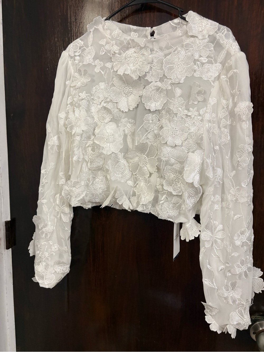 NWT White Floral Appliqué Lace-Up Cropped Blouse. Size 3Xl.